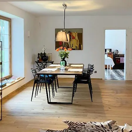 Beautiful In With 5 Bedrooms Podamirowo