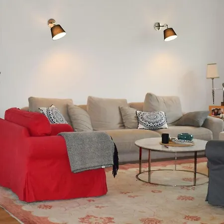 Beautiful In With 5 Bedrooms Semesterbostad