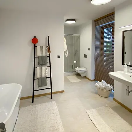 Beautiful In With 5 Bedrooms